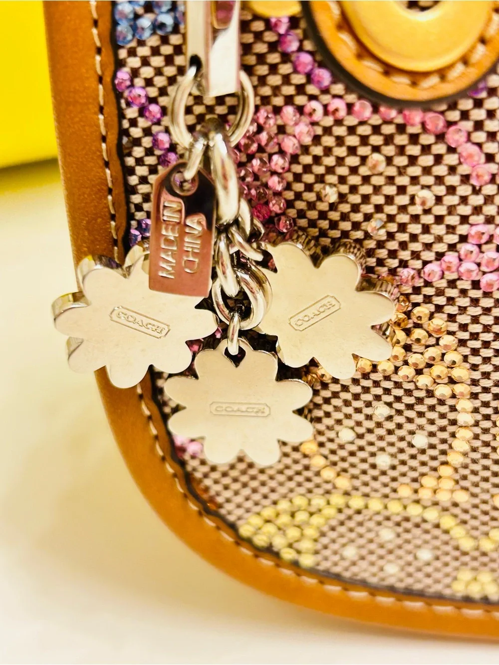 RARE NWOT Coach Y2K Flower Keychain/ Bag Charmkò